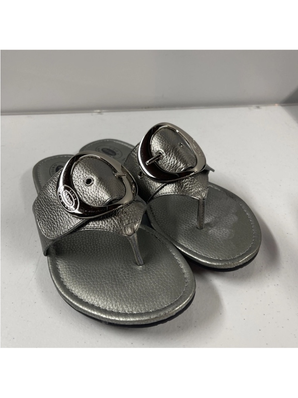 DR SCHOLL’S Feel Crazy Good ZODIAC Metallic Pewter/Silver Thong Sandals - Picture 2 of 11